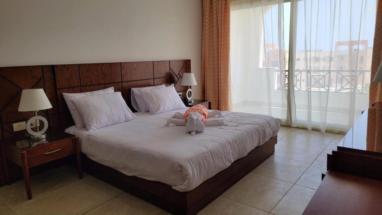 Oyster Bay Beach Resort Abu Dabab Exterior photo