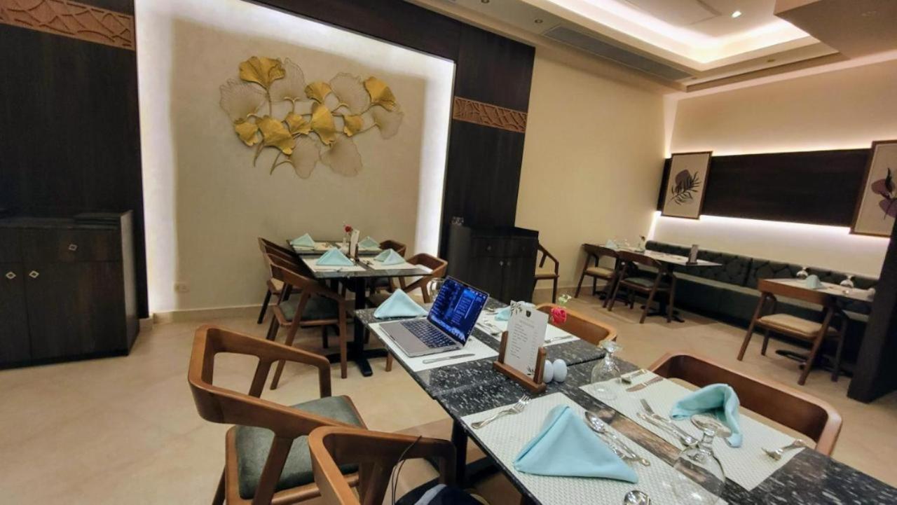 Oyster Bay Beach Resort Abu Dabab Exterior photo